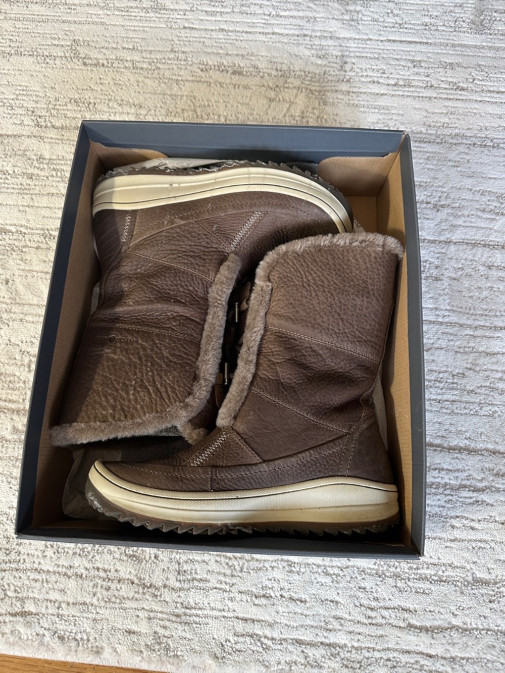 Ecco Women's Brown Shearling-Trim Winter Boots . Size 7